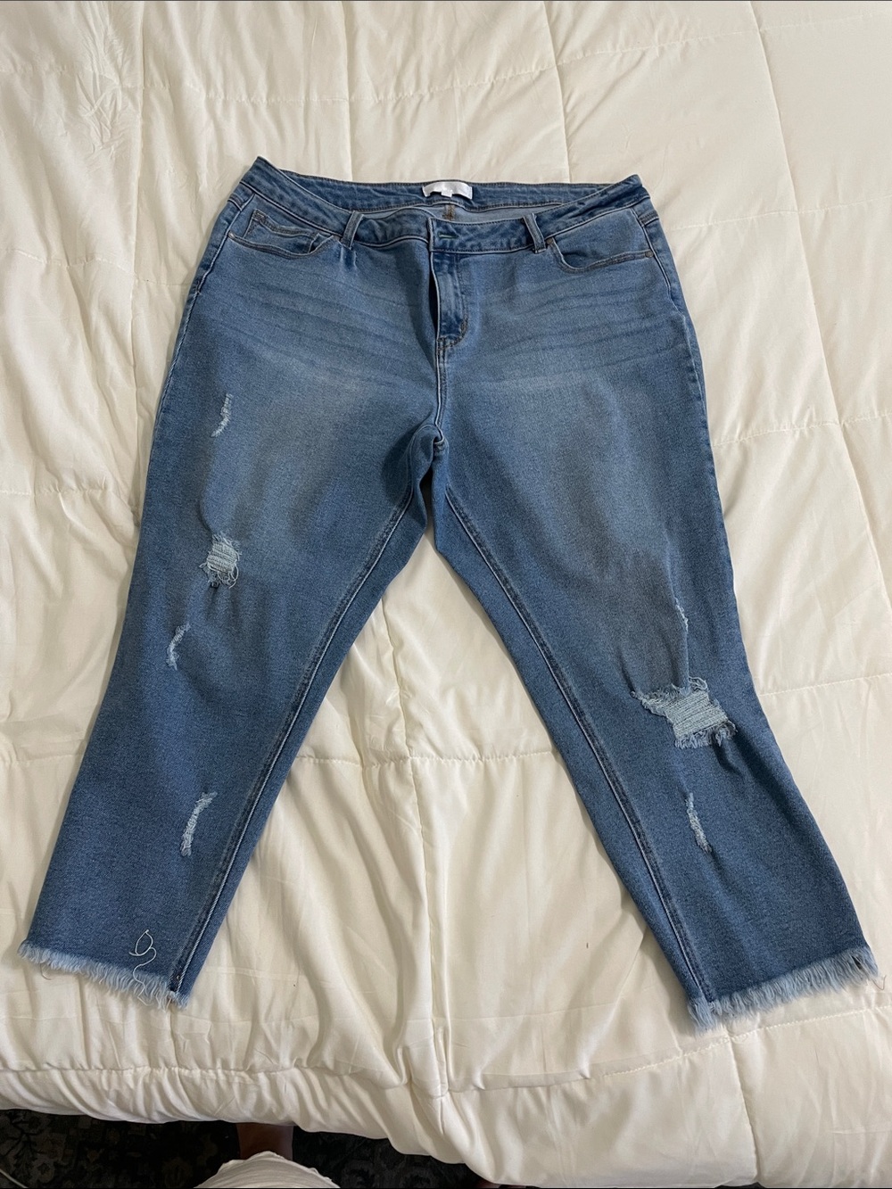 1822 Denim Distressed Blue Ankle Jeans